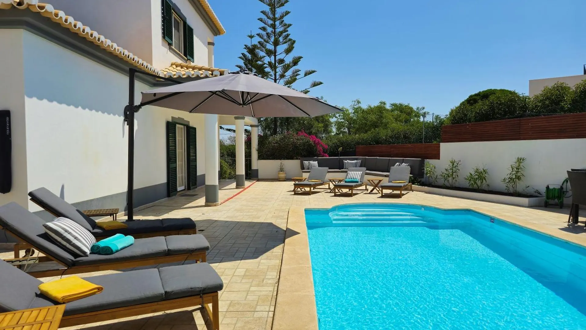 Casa Caravela - Spacious Villa, Sunny Swimming Pool & Bbq Lagoa