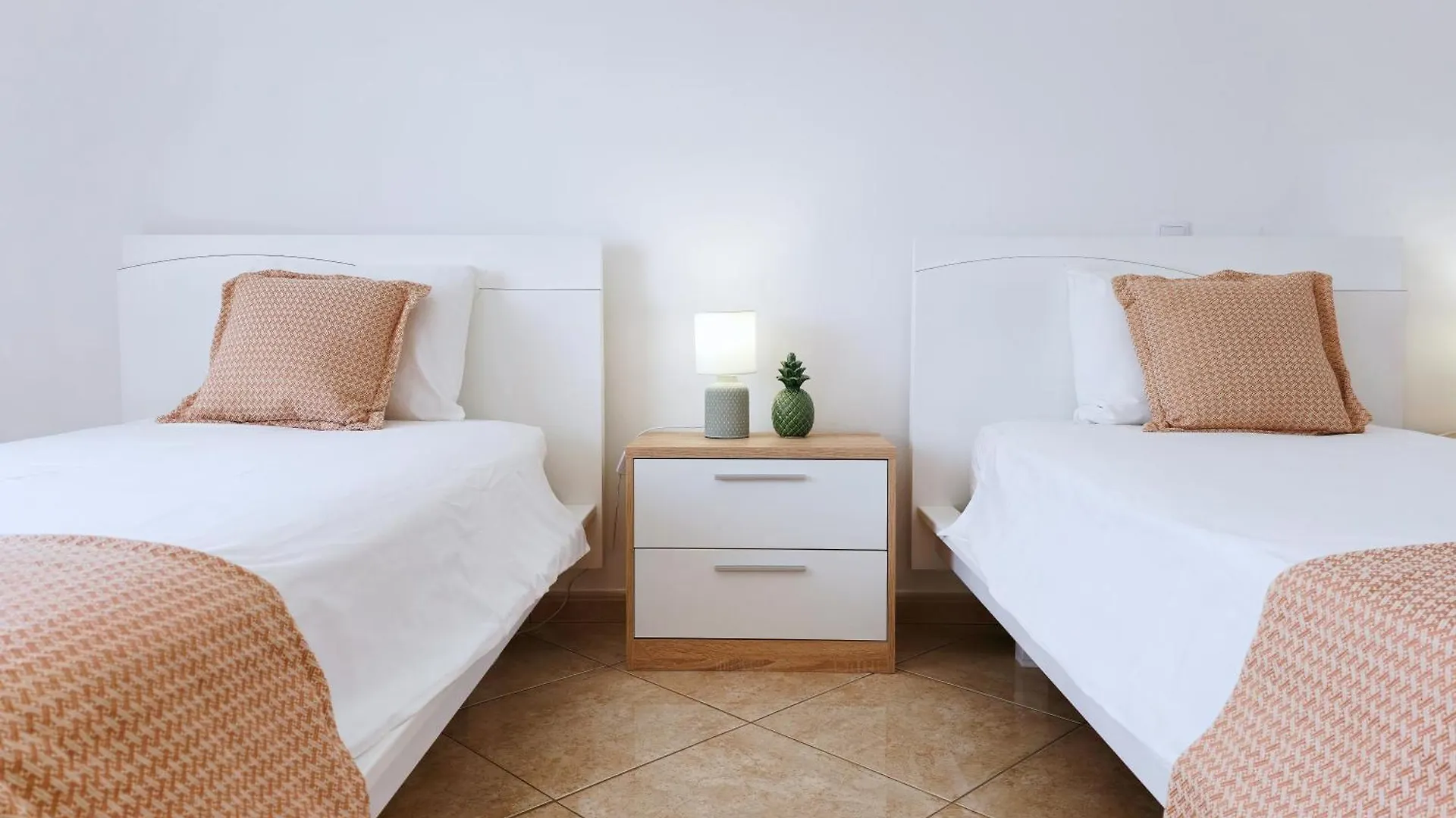 Holiday home Casa Caravela - Spacious Villa, Sunny Swimming Pool & Bbq Lagoa