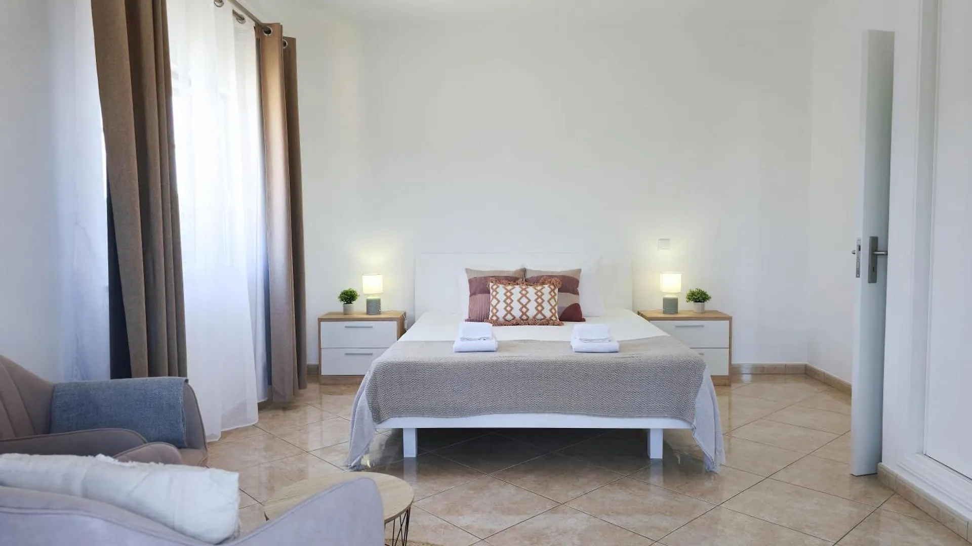 Casa Caravela - Spacious Villa, Sunny Swimming Pool & Bbq Lagoa