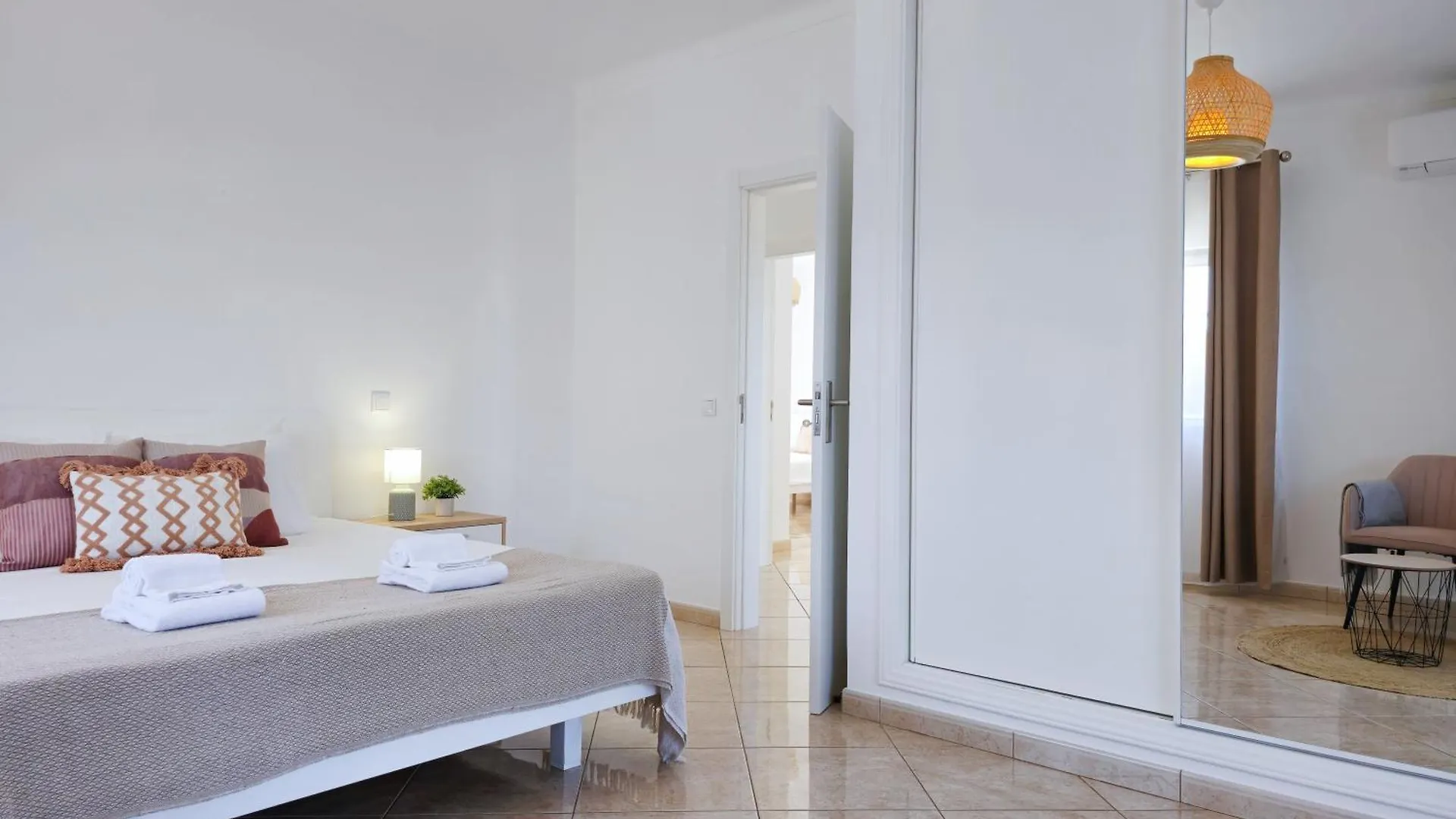 Casa Caravela - Spacious Villa, Sunny Swimming Pool & Bbq Lagoa  Lagoa (Algarve)