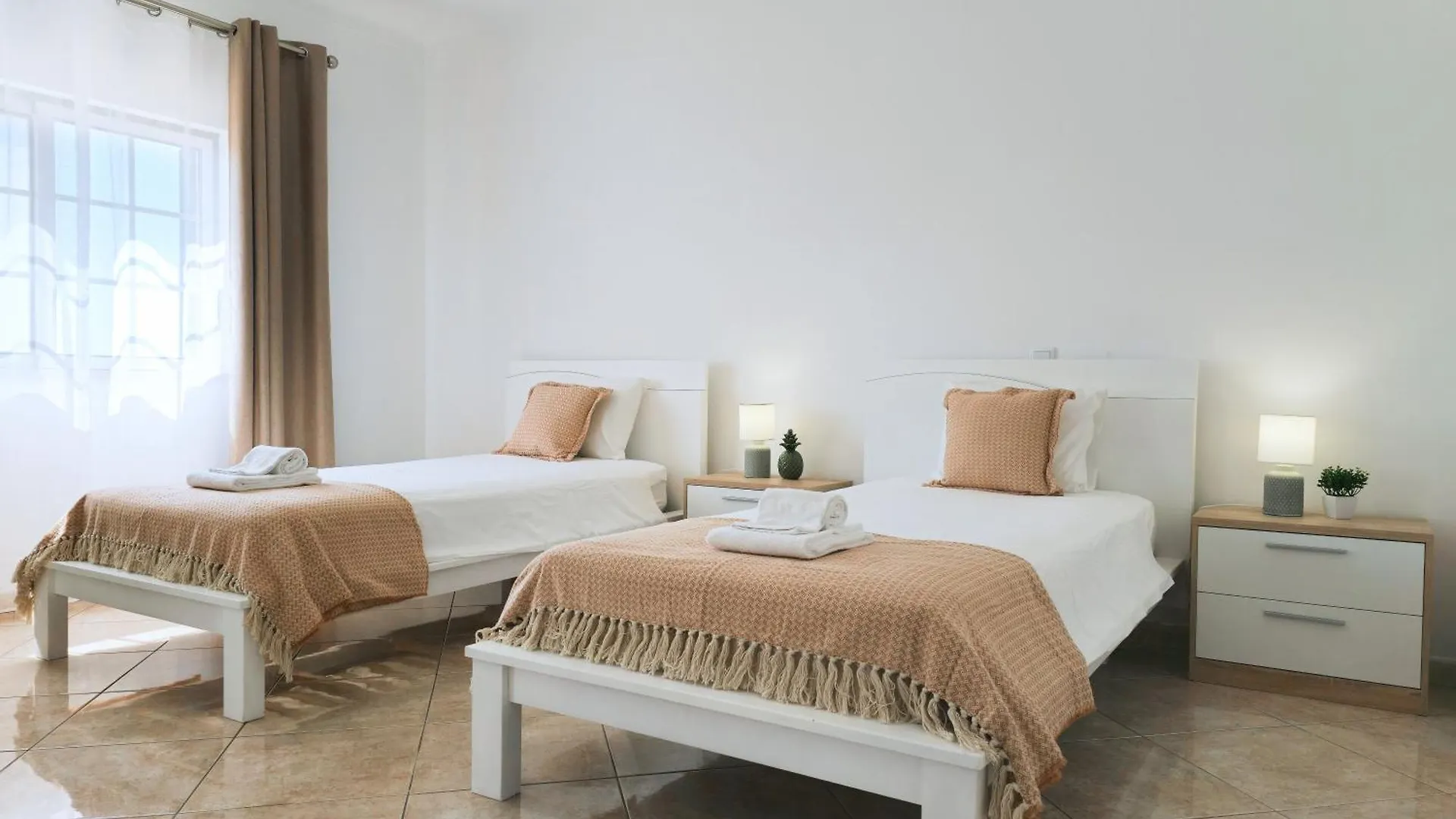 Casa Caravela - Spacious Villa, Sunny Swimming Pool & Bbq Lagoa