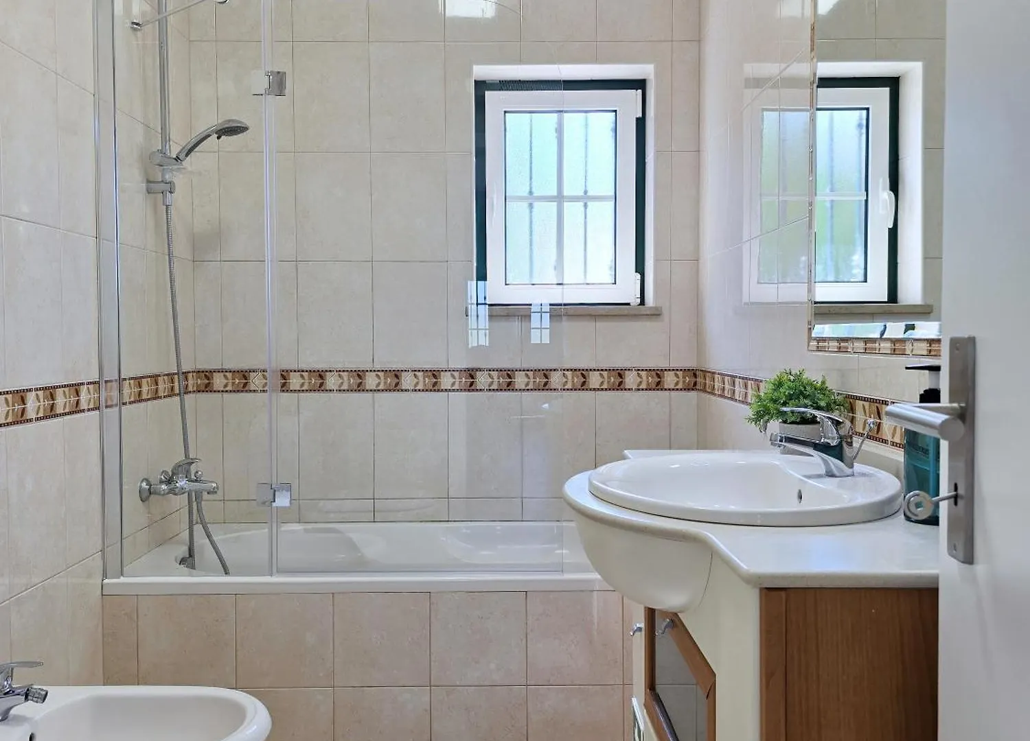 Casa Caravela - Spacious Villa, Sunny Swimming Pool & Bbq Lagoa  Holiday home Lagoa (Algarve)