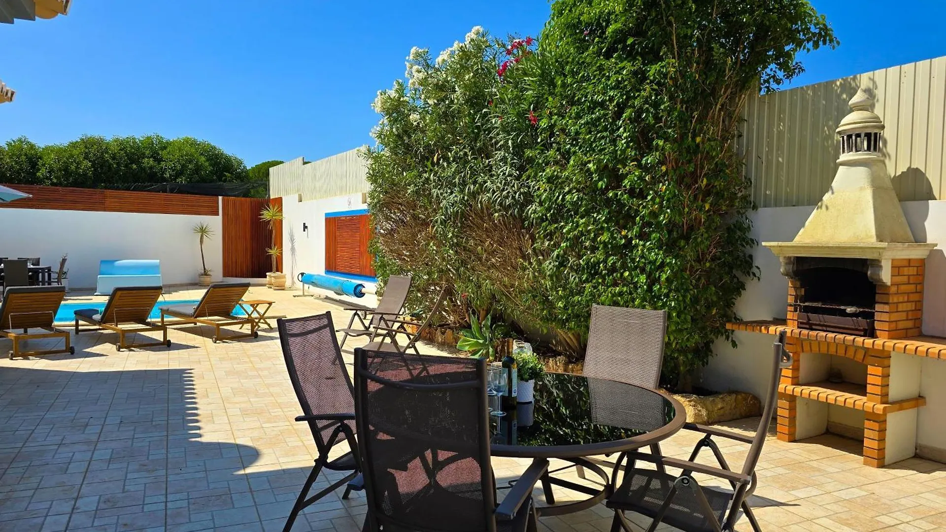 Casa Caravela - Spacious Villa, Sunny Swimming Pool & Bbq Lagoa  Holiday home Lagoa (Algarve)