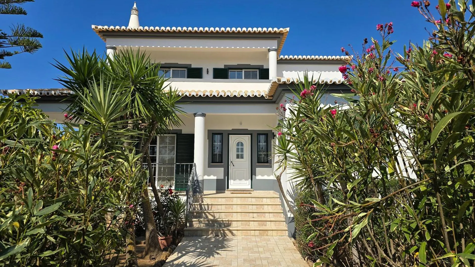 Holiday home Casa Caravela - Spacious Villa, Sunny Swimming Pool & Bbq Lagoa  Portugal